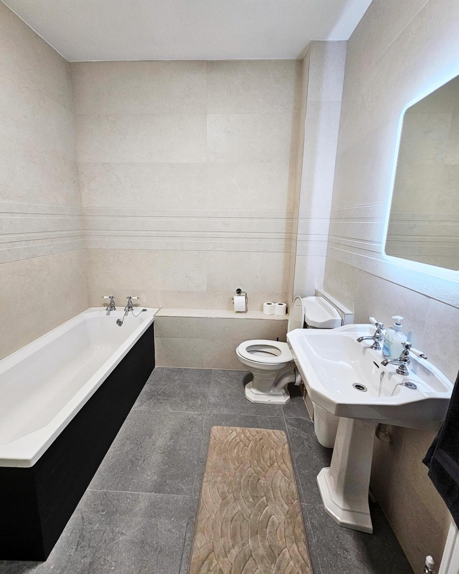 Dromod Suites Luaran gambar